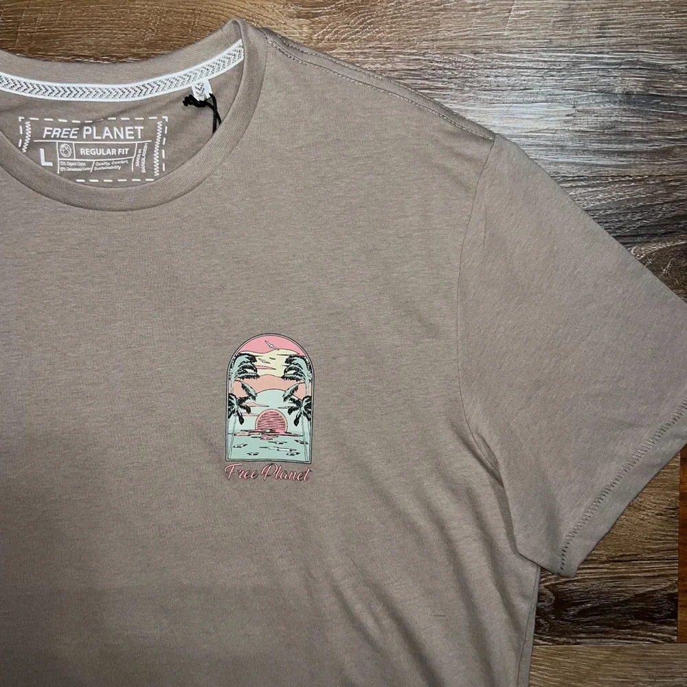 Free Planet Mens Short Sleeve Sunset Graphic Tee, Size L - Picture 6 of 9
